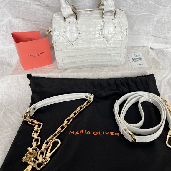 Maria Oliver - Picture 2 of 6